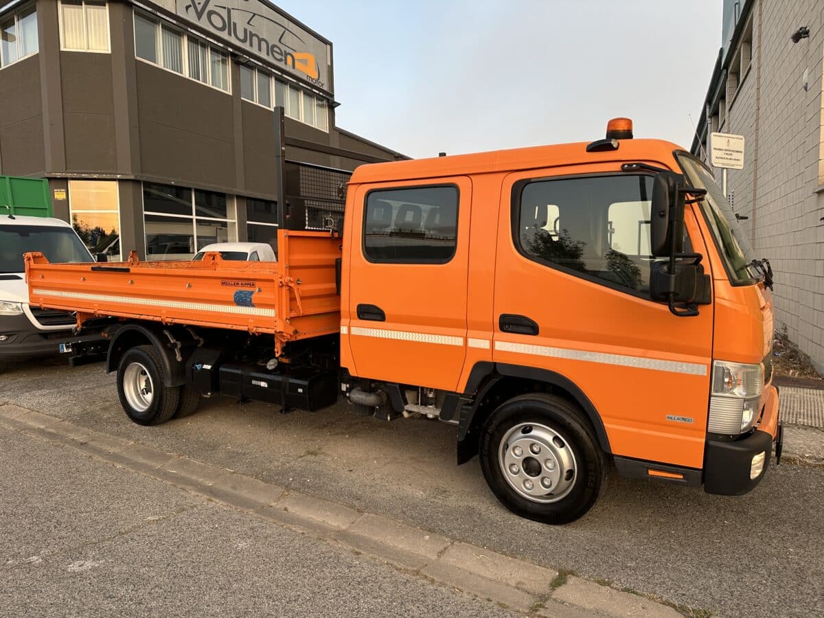 MITSUBISHI CANTER FUSO 7C18 3.0D 180CV DOBLE CABINA 3.850 D. EJES CAJA AB BASCULANTE MEILLER + ENGANCHE + ROTATIVOS / 7.500kg - Imagen 3