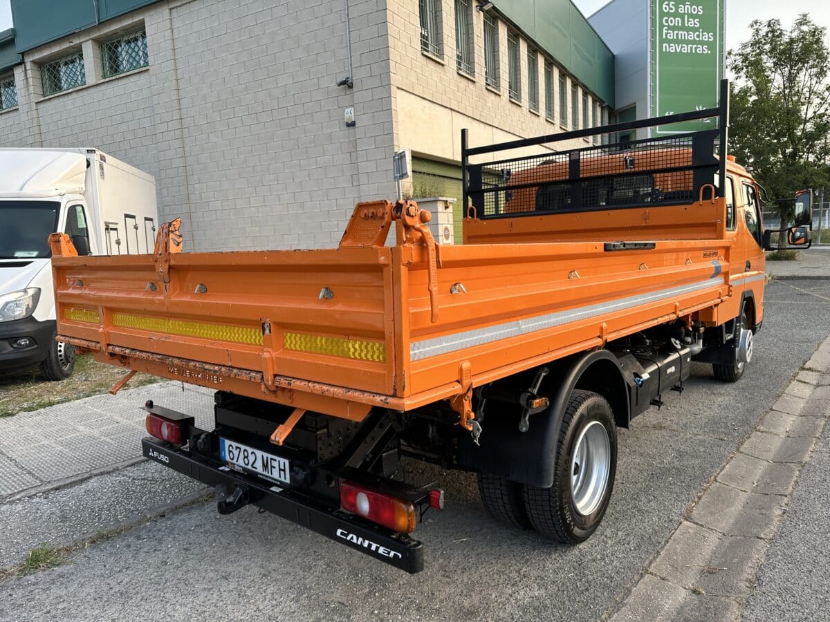 MITSUBISHI CANTER FUSO 7C18 3.0D 180CV DOBLE CABINA 3.850 D. EJES CAJA AB BASCULANTE MEILLER + ENGANCHE + ROTATIVOS / 7.500kg - Imagen 4